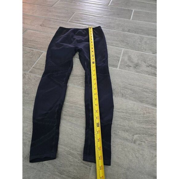 ‎Fabletics Seamless Compression Leggings - Picture 3 of 11